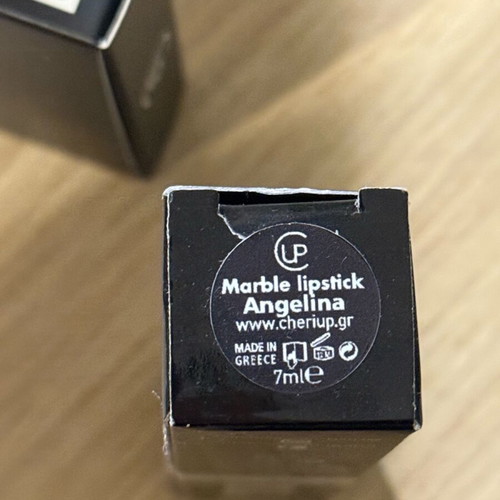 Κραγιόν και highlighter καινούργια με υπέροχες αποχρώσεις