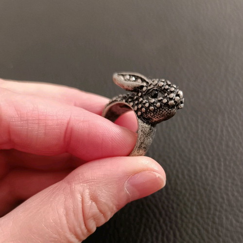 Metal bunny ring Zara like new with black zircons