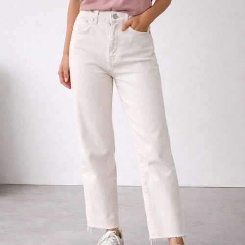 White crop jeans Pull & Bear like new with frayed hems
