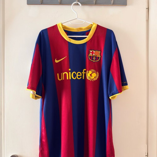 Barcelona jersey 2010/11 like new, authentic size XL