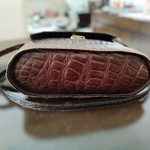 Guy Laroche women's shoulder bag like new, brown crocodile embossed leather