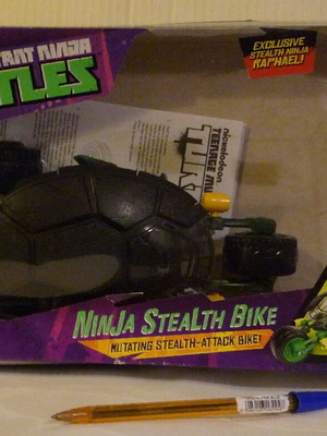 Playmates Teenage Mutant Ninja Turtles Ninja Stealth Bike with Raphael Figure used
