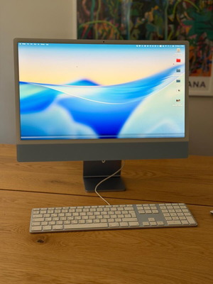 iMac 24” M1 2021 with Apple Keyboard and Magic Mouse