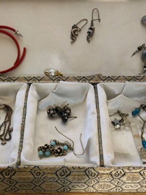 Earrings used assorted in jewelry box
