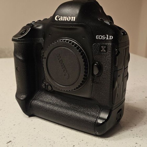 Canon EOS 1D X DSLR camera used, full frame, 18.1 MP