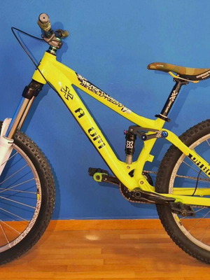 Custom Dirt Jumper Slopestyle MTB like new, 26 inch wheels
