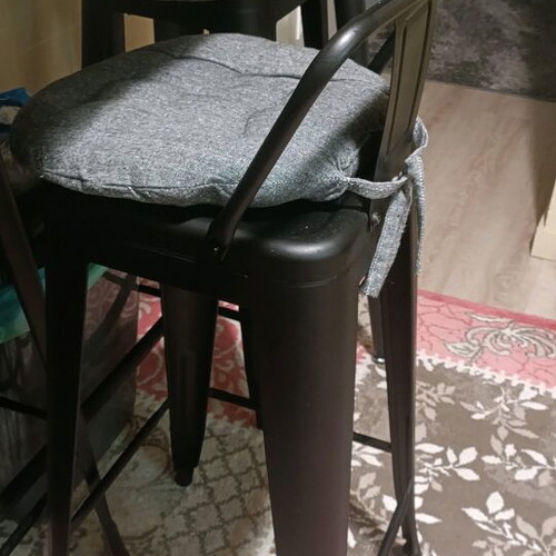 Table with 4 stools like new, tall with iron legs