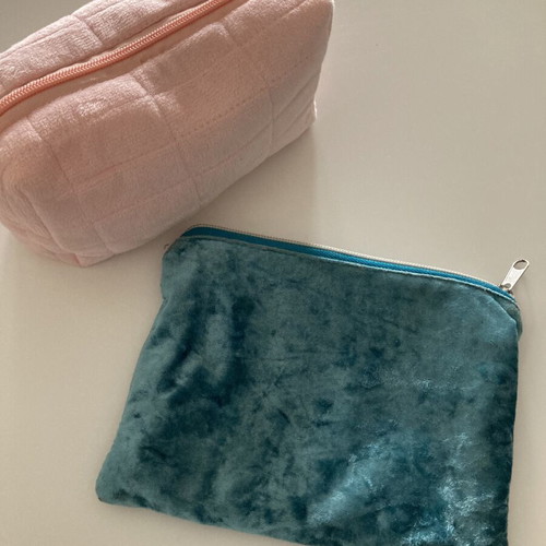 Toiletry bags like new, petrol and pink colors, set of 2