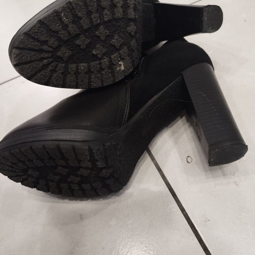 Celebrity black ankle boots like new, size 40, thick 10 cm heel