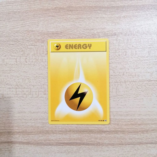 Pokémon Lightning Energy Evolutions Card 2016 near mint