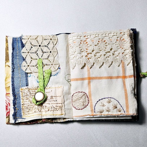 Handmade fabric needle and thread book pouch like new