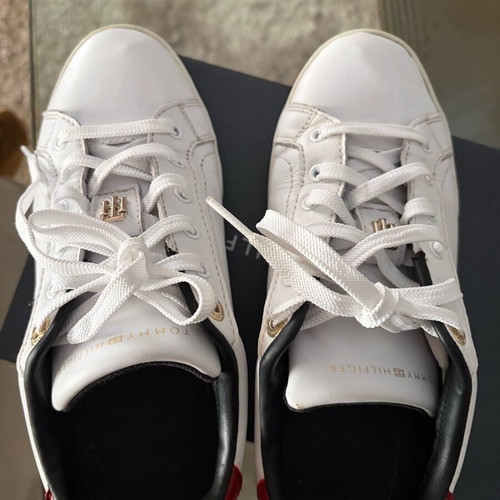 Tommy Hilfiger leather sneakers used, size 38, white