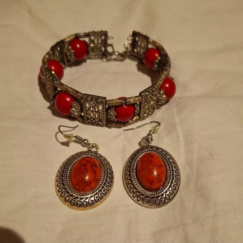 Jewelry set with Tibetan silver bracelet and real stones, new
