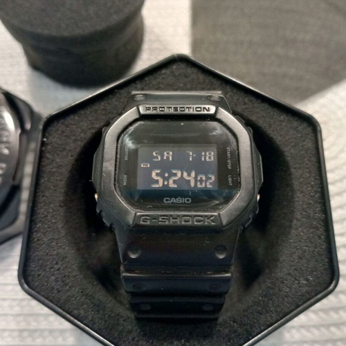 Casio G-Shock wristwatch like new with metal box
