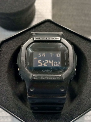Casio G-Shock wristwatch like new with metal box