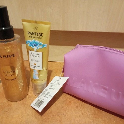 Body mist, serum against split ends and makeup bag new