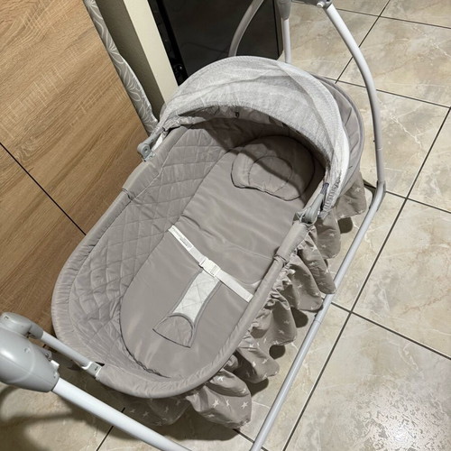 Accent Baby Crib used, stable with mosquito net and electric breast pump gift