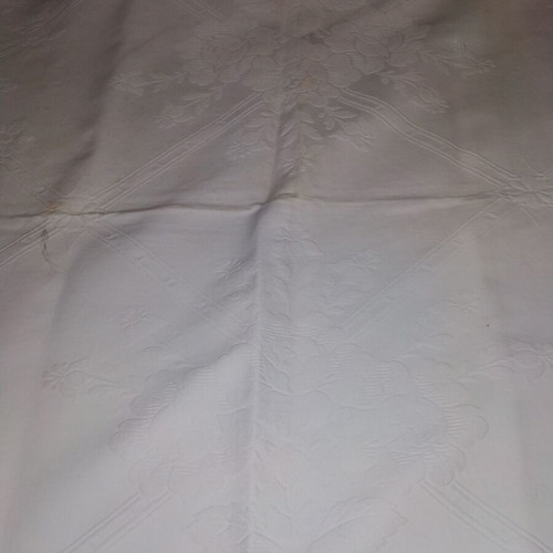 Piqué blanket like new for double bed with yellowing marks