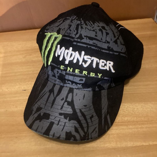 Hats pack of 5 used, Diesel, Nike, Maui, Monster