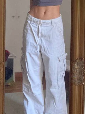 H&M white/cream cargo pants used with multiple pockets