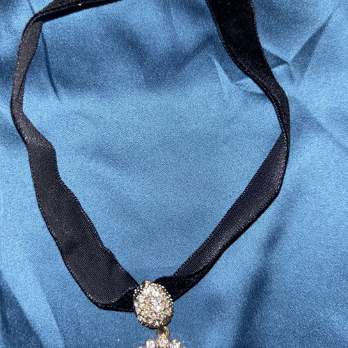 Velvet choker necklace like new with black stone and rhinestones