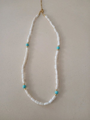 Necklace with white coral and turquoise beads new