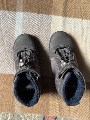 Χειμερινές δερμάτινες μπότες για αγόρι μεταχειρισμένες, νούμερο 28,5, μαύρο και καφέ