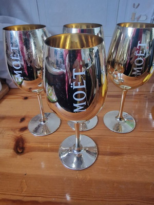 Moet champagne glasses 4 gold color new