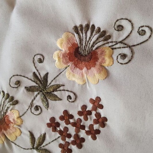 Table runner and 2 napkins used, set