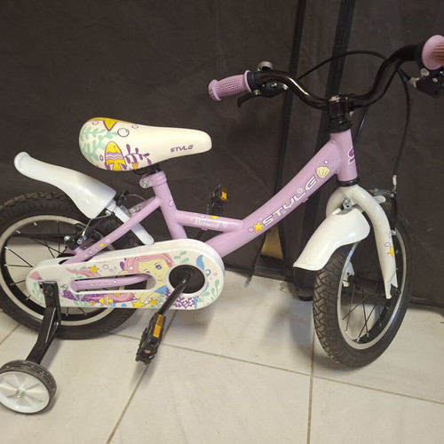 Style BMX 14" kids bike like new with training wheels, purple mermaid