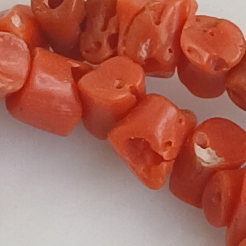 Necklace with large natural coral pieces, 50 cm
