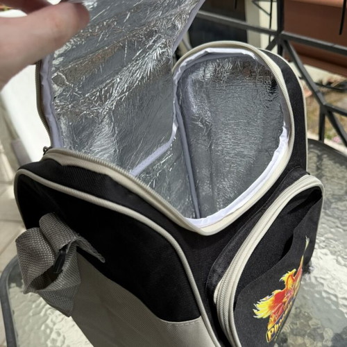 Cooler bag like new with adjustable shoulder strap and insulated lining