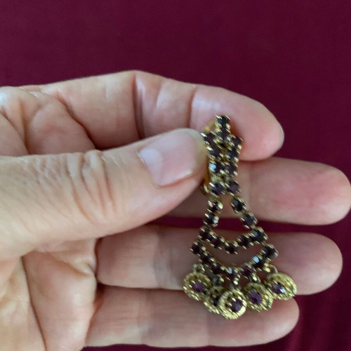 Vintage gold earrings with ruby stones like new