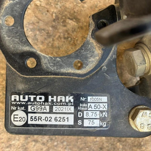 Auto Hak towbar