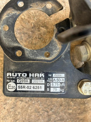 Auto Hak towbar