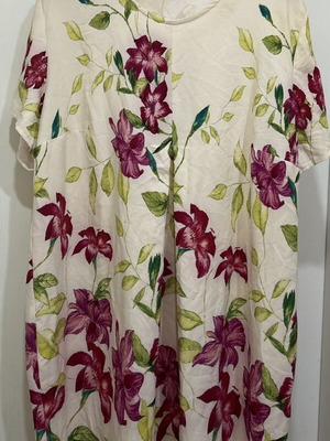 Maxi dress with floral print, ecru and amaranth red
