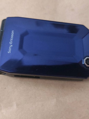 F100 simple mobile phone in good working condition