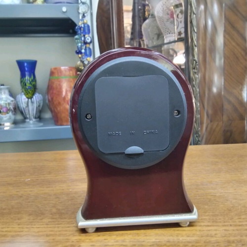 Quartz desk clock like new, battery operated 13x10x4 cm