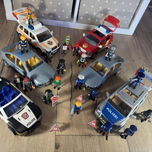 Playmobil Police Bundle used, 6 vehicles, 19 figures, accessories, lights & sound