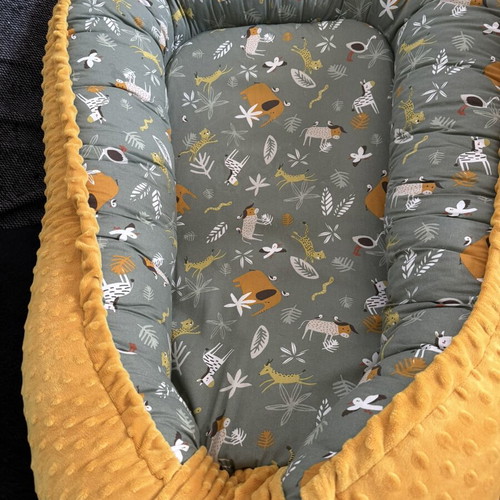 Baby Star baby nest like new