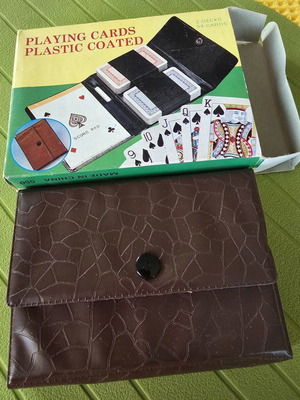 Винтидж комплект Card Caddy с 2 пластмасово покрити тестета карти, нов