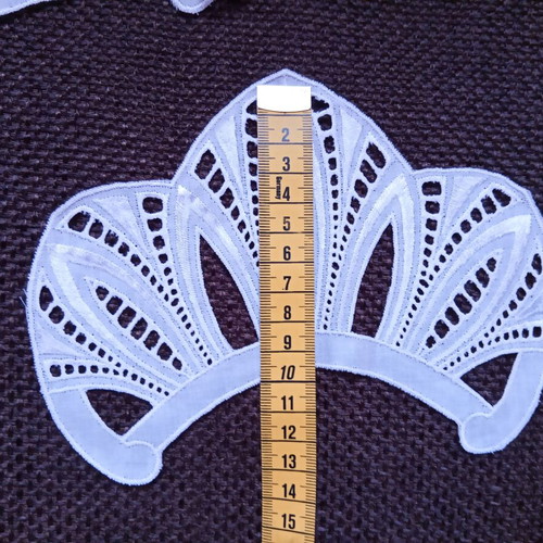 Lace set like new, 24 pieces