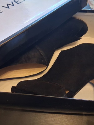 Nine West high heels peep toe black suede 10cm heel like new