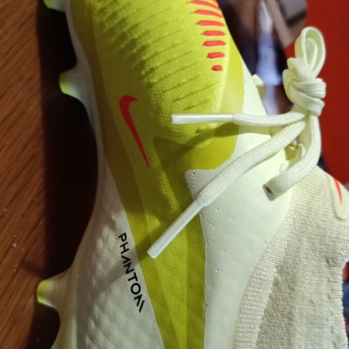 Ποδοσφαιρικά παπούτσια Nike καινούργια, νούμερο 39, κίτρινα με κάλτσα