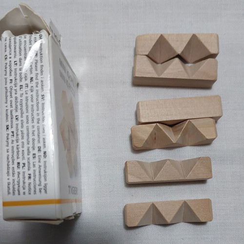 3D Wooden Burr Puzzle like new, compact brain teaser