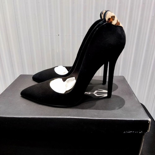 Mourtzi suede black pumps size 38 like new