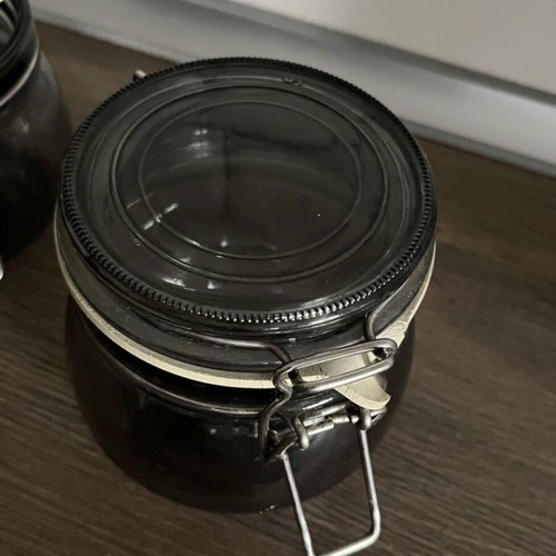 Set of 2 glass storage containers used with lid and clip