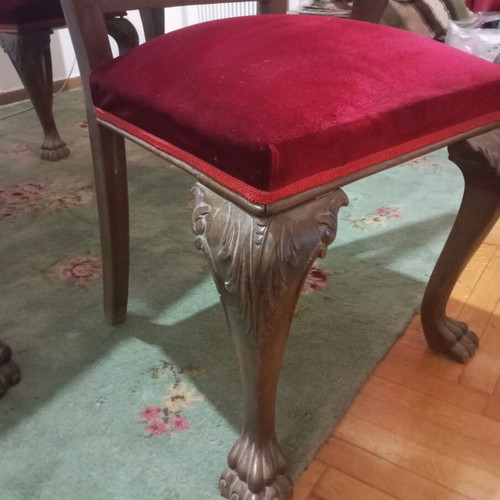Antique dining table with lion legs and 6 chairs, like new