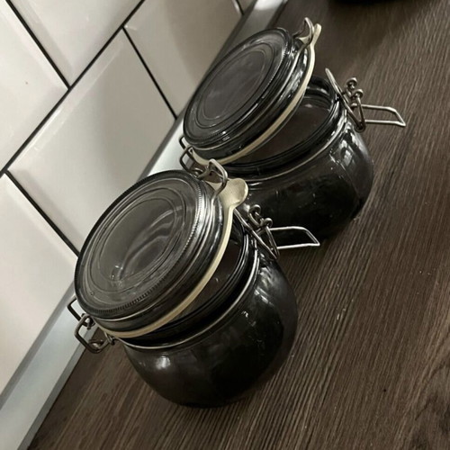 Set of 2 glass storage containers used with lid and clip