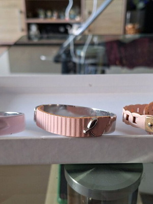 Estee Lauder pink bracelet set like new limited edition